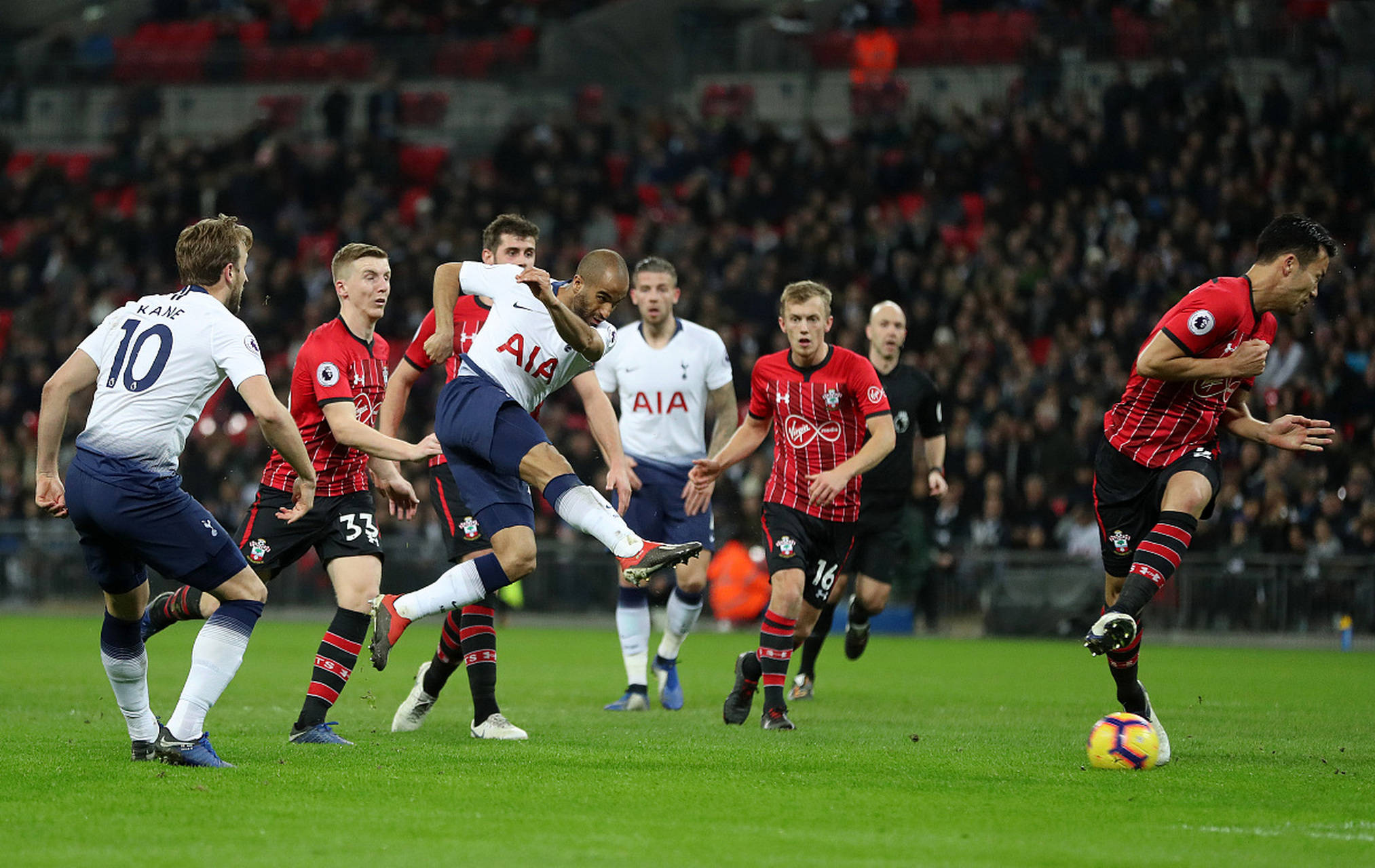 制对手后防 制对手后防